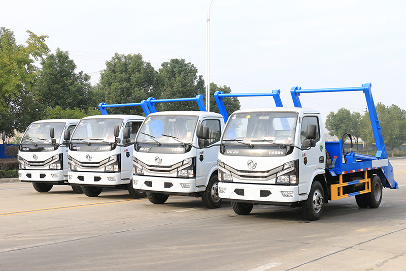 东风小多利卡4方摆臂垃圾车