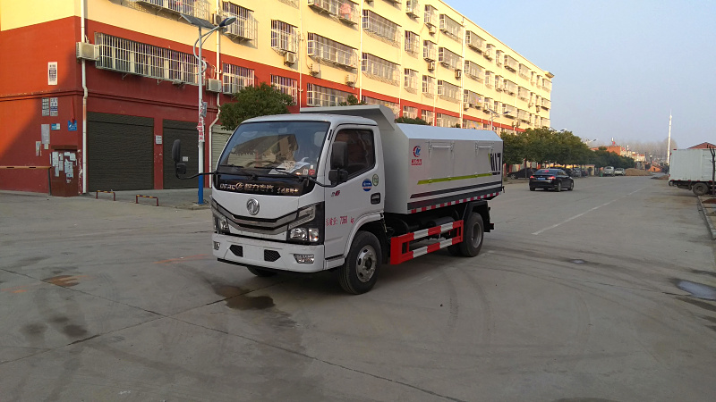 5方东风小多利卡密封厢式垃圾车
