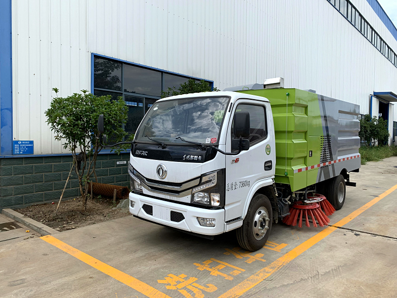 东风小多利卡5.5方扫路车