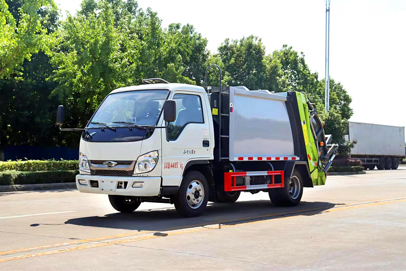 4方压缩式垃圾车（福田小卡3）